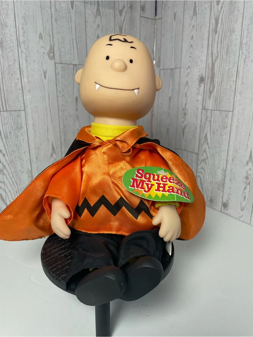 Charlie Brown Halloween Dracula Decor with Music Peanuts